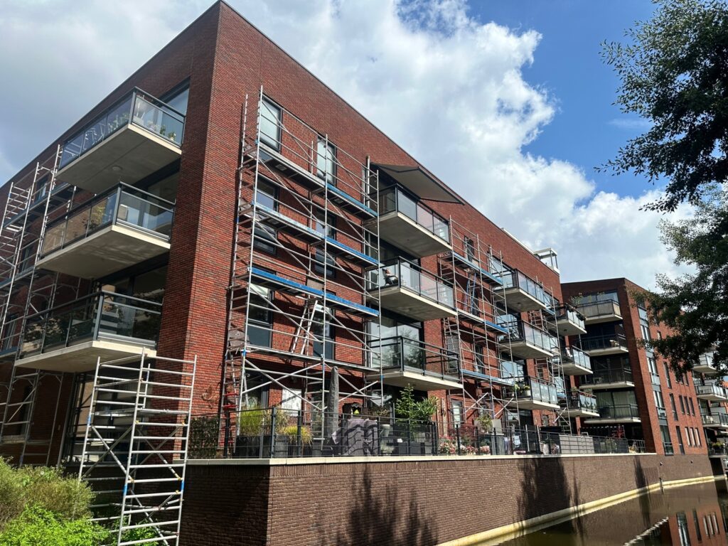 8F4C8C28-23D0-4F11-BF3D-B81446DF7725